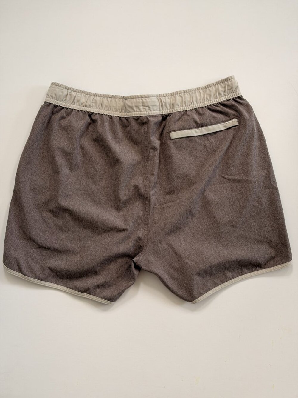 Vuori Men's Bank Shorts - Large - Picture 5 of 8